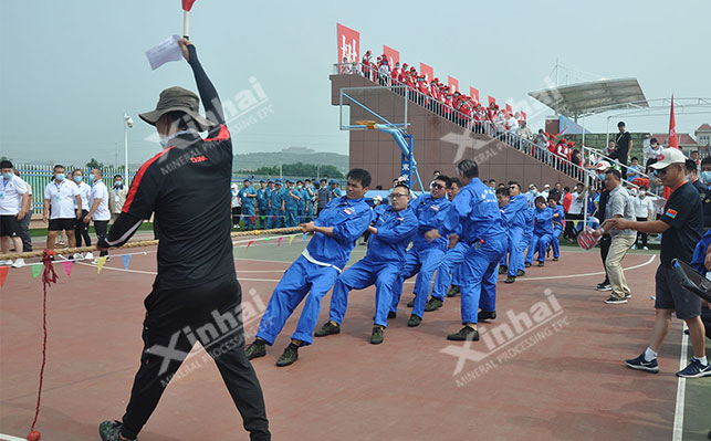 鑫海人參與拔河比賽 鑫海人參與拔河比賽