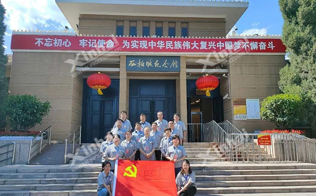 鑫海礦裝黨員在西柏坡紀念館前合影 鑫海礦裝黨員在西柏坡紀念館前合影